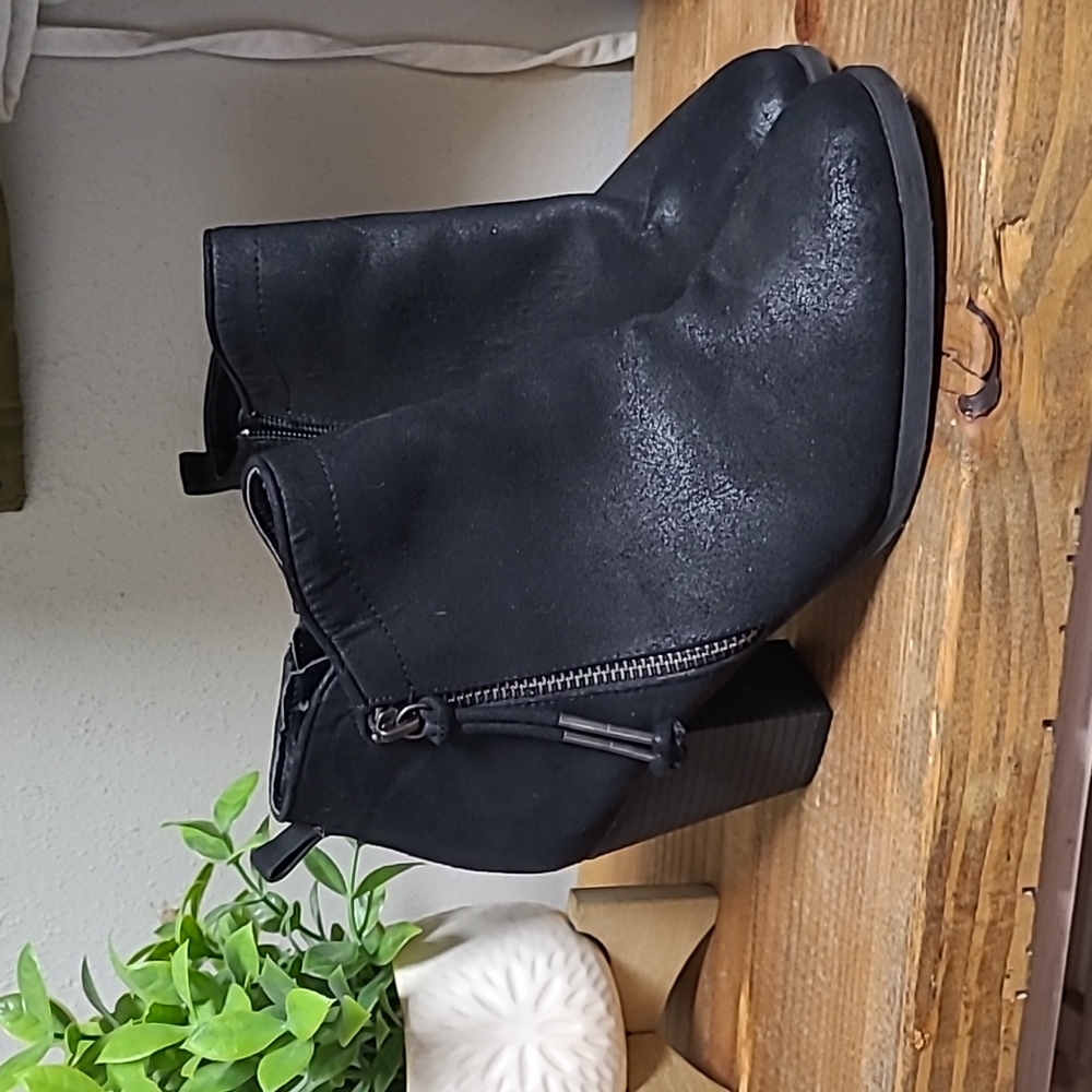 Report booties